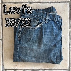 38/32 Levi Jeans